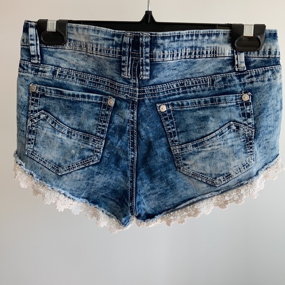Lace Trimmed Jean shorts - Picture 2 of 2